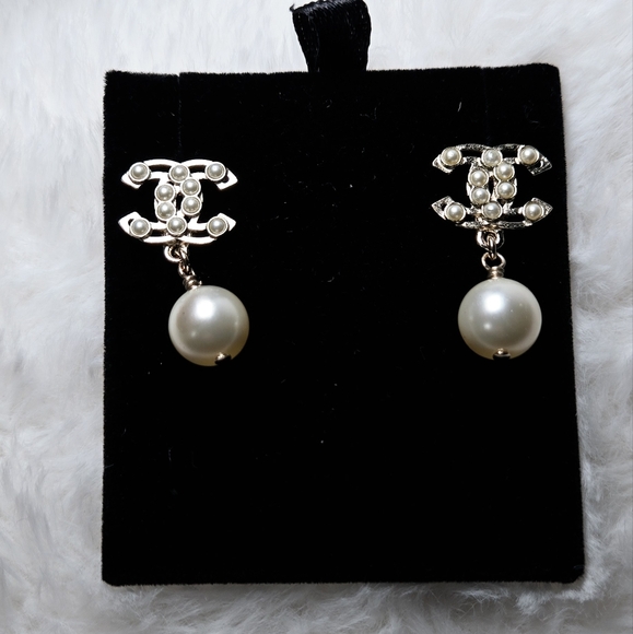 Chanel Coco Mark Pearl Earrings A14 P Excellent Condition - Picture 6 of 9
